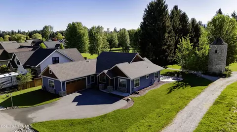 218 Crooked Ear Dr, Sandpoint, ID 83864
