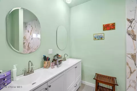 Bath - 275 F St, Plummer, ID 83851 photo 1 of 4