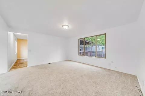 Living - 3075 E Collingwood Ave, Post Falls, ID 83854 photo 3 of 5