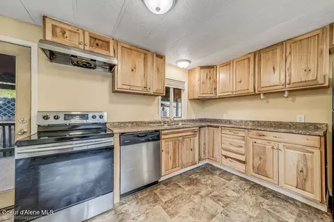 Kitchen - 3075 E Collingwood Ave, Post Falls, ID 83854 photo 2 of 3