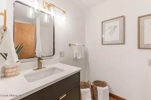 Bath - 8473 E Apache Trl, Athol, ID 83801 photo 6 of 6