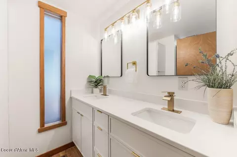 Bath - 8473 E Apache Trl, Athol, ID 83801 photo 1 of 6
