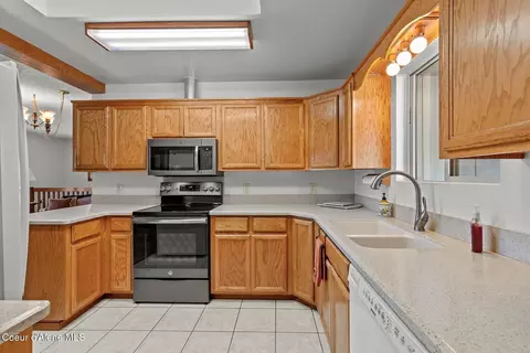 Kitchen - 5977 E Mcmahon Rd, Hayden, ID 83835 photo 1 of 3
