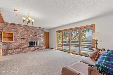 Living - 5977 E Mcmahon Rd, Hayden, ID 83835 photo 2 of 7
