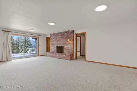 Living - 5977 E Mcmahon Rd, Hayden, ID 83835 photo 5 of 7