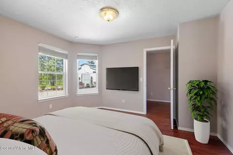 Bedroom - 5522 E Aripa Rd, Harrison, ID 83833 photo 3 of 3