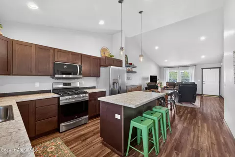 Kitchen - 1487 E Yellowstone Ave, Post Falls, ID 83854 photo 4 of 4