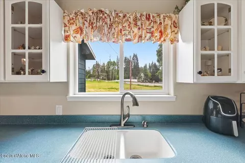 Kitchen - 3061 E Lancaster Rd, Hayden, ID 83835 photo 4 of 8
