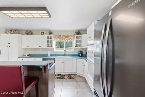 Kitchen - 3061 E Lancaster Rd, Hayden, ID 83835 photo 5 of 8