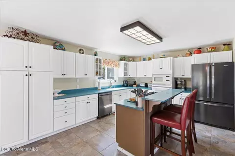 Kitchen - 3061 E Lancaster Rd, Hayden, ID 83835 photo 2 of 8