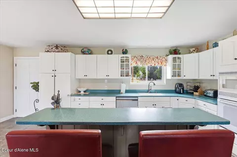 Kitchen - 3061 E Lancaster Rd, Hayden, ID 83835 photo 3 of 8
