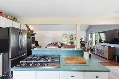 Kitchen - 3061 E Lancaster Rd, Hayden, ID 83835 photo 6 of 8