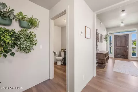 Entry Way - 616 E Beecher Ave, Post Falls, ID 83854 photo 4 of 8