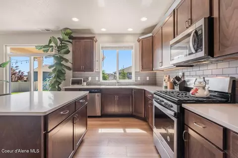 Kitchen - 616 E Beecher Ave, Post Falls, ID 83854 photo 4 of 4