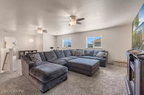 Living - 616 E Beecher Ave, Post Falls, ID 83854 photo 2 of 2