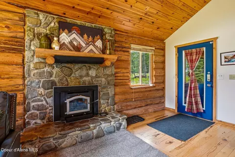 Entry Way - 7569 Upper Pack River Rd, Sandpoint, ID 83864 photo 1 of 1