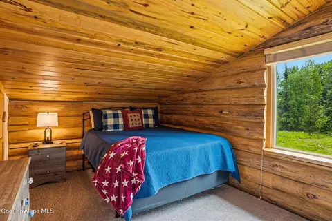 Bedroom - 7569 Upper Pack River Rd, Sandpoint, ID 83864 photo 5 of 5