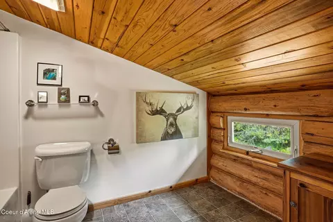 Bath - 7569 Upper Pack River Rd, Sandpoint, ID 83864 photo 3 of 5