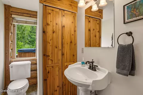 Bath - 7569 Upper Pack River Rd, Sandpoint, ID 83864 photo 5 of 5