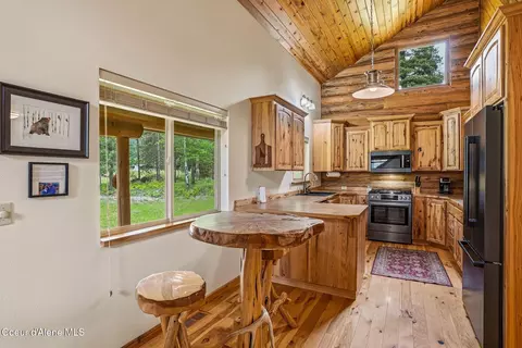 Kitchen - 7569 Upper Pack River Rd, Sandpoint, ID 83864 photo 4 of 4