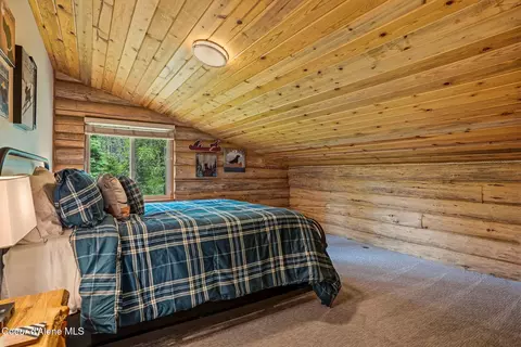 Bedroom - 7569 Upper Pack River Rd, Sandpoint, ID 83864 photo 3 of 5