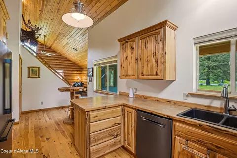 Kitchen - 7569 Upper Pack River Rd, Sandpoint, ID 83864 photo 2 of 4