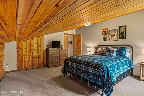 Bedroom - 7569 Upper Pack River Rd, Sandpoint, ID 83864 photo 4 of 5