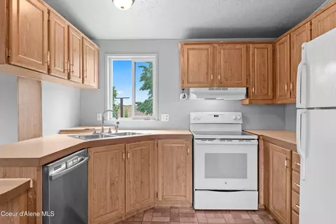 Kitchen - 8581 N Angelica Ln, Post Falls, ID 83854 photo 2 of 3