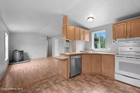 Kitchen - 8581 N Angelica Ln, Post Falls, ID 83854 photo 3 of 3