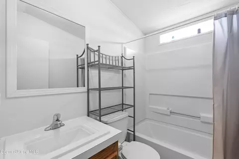 Bath - 8581 N Angelica Ln, Post Falls, ID 83854 photo 2 of 2