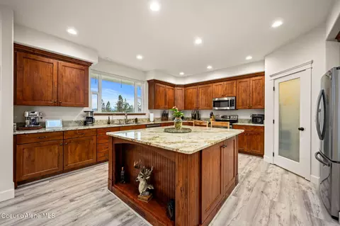 Kitchen - 6532 E Poleline Ave, Post Falls, ID 83854 photo 2 of 7