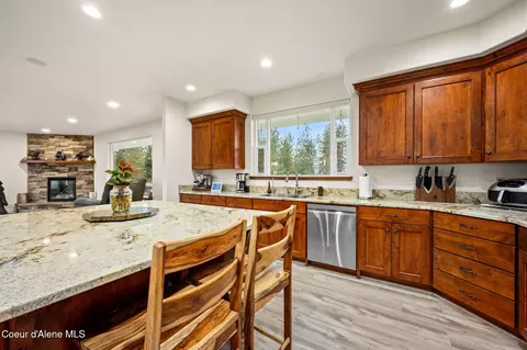 Kitchen - 6532 E Poleline Ave, Post Falls, ID 83854 photo 4 of 7