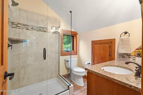Bath - 294 Rincon Dr, Sandpoint, ID 83864 photo 6 of 8