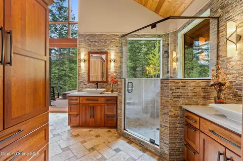 Bath - 294 Rincon Dr, Sandpoint, ID 83864 photo 1 of 8