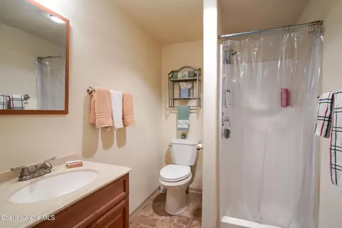 Bath - 306 Scranton Ave, Coolin, ID 83821 photo 2 of 2