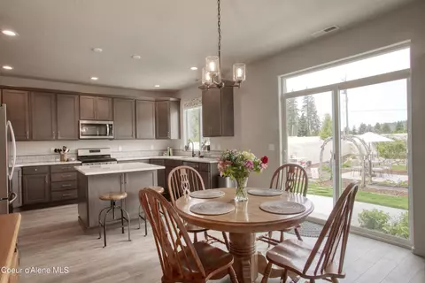 Dining - 6489 W Astoria Loop, Rathdrum, ID 83858 photo 2 of 4