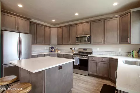 Kitchen - 6489 W Astoria Loop, Rathdrum, ID 83858 photo 1 of 2