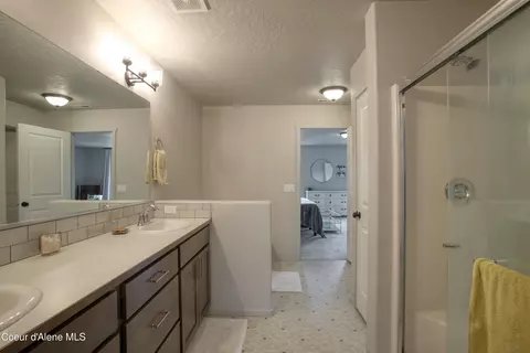 Bath - 6489 W Astoria Loop, Rathdrum, ID 83858 photo 2 of 4