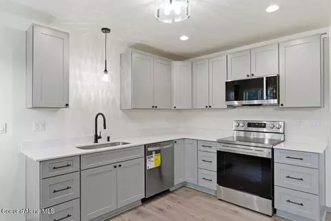 Kitchen - 431 F St, Plummer, ID 83851 photo 2 of 2