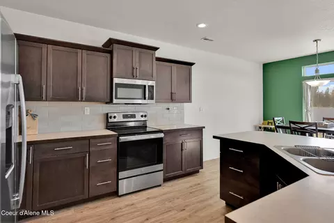 Kitchen - 16167 N Hadley Loop, Rathdrum, ID 83858 photo 4 of 4