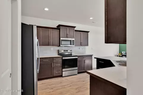 Kitchen - 16167 N Hadley Loop, Rathdrum, ID 83858 photo 3 of 4
