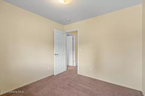 Bedroom - 673 E Cloverleaf Dr, Hayden, ID 83835 photo 4 of 8