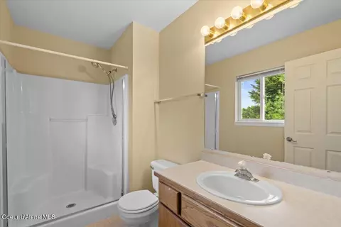 Bath - 673 E Cloverleaf Dr, Hayden, ID 83835 photo 1 of 4