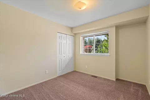 Bedroom - 673 E Cloverleaf Dr, Hayden, ID 83835 photo 3 of 8