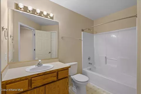 Bath - 673 E Cloverleaf Dr, Hayden, ID 83835 photo 2 of 4