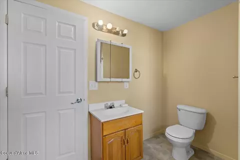 Bath - 673 E Cloverleaf Dr, Hayden, ID 83835 photo 4 of 4