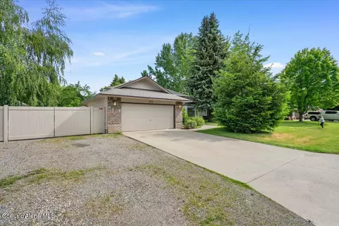 Exterior - 673 E Cloverleaf Dr, Hayden, ID 83835 photo 4 of 12