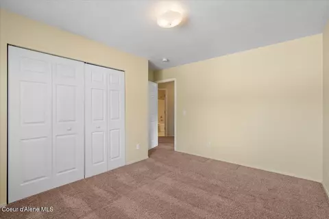 Bedroom - 673 E Cloverleaf Dr, Hayden, ID 83835 photo 6 of 8