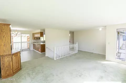 Living - 640 Renlow Rd, Plummer, ID 83851 photo 2 of 3