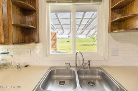 Kitchen - 640 Renlow Rd, Plummer, ID 83851 photo 3 of 3